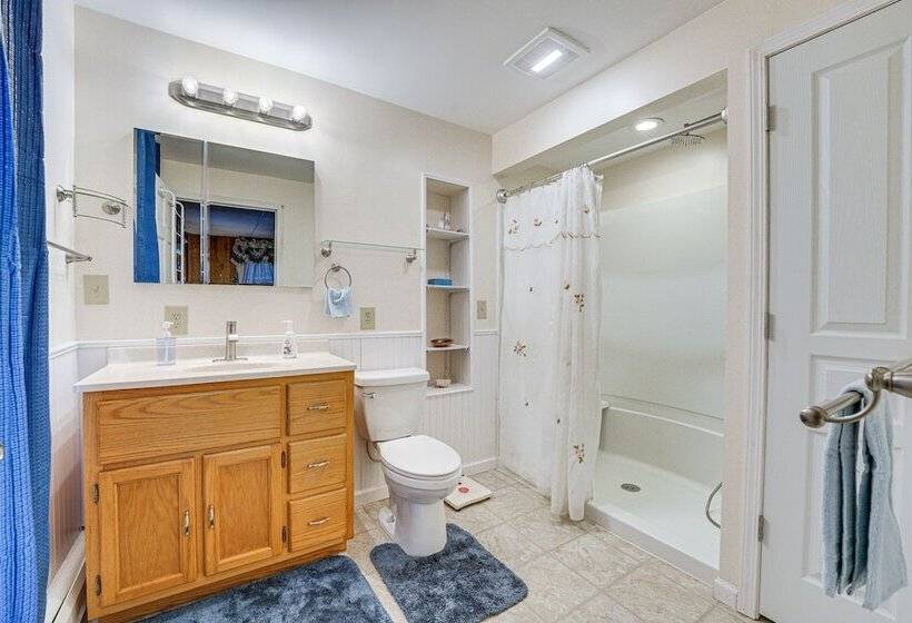 Pet Friendly Franklinville Farmhouse W/ Sunroom!