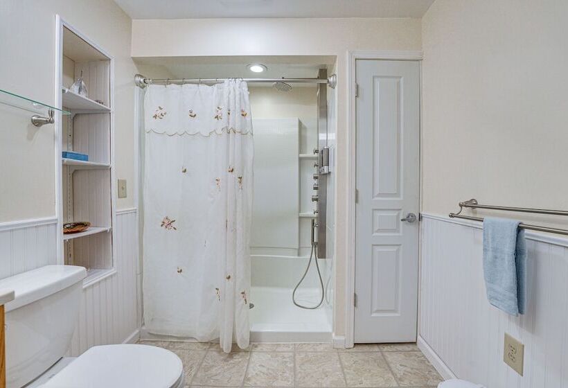 Pet Friendly Franklinville Farmhouse W/ Sunroom!