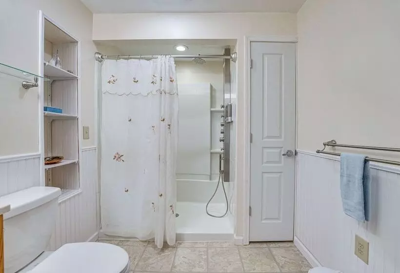 Pet Friendly Franklinville Farmhouse W/ Sunroom!