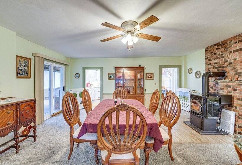 Pet Friendly Franklinville Farmhouse W/ Sunroom!