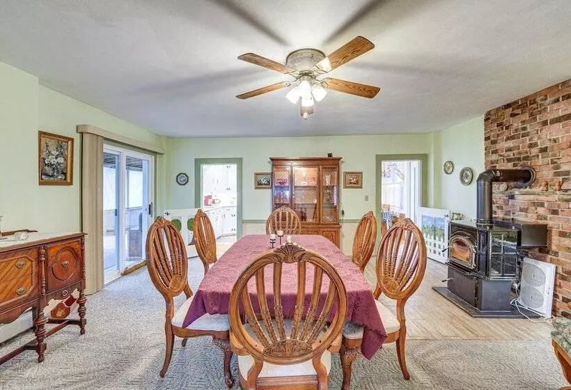 Pet Friendly Franklinville Farmhouse W/ Sunroom!