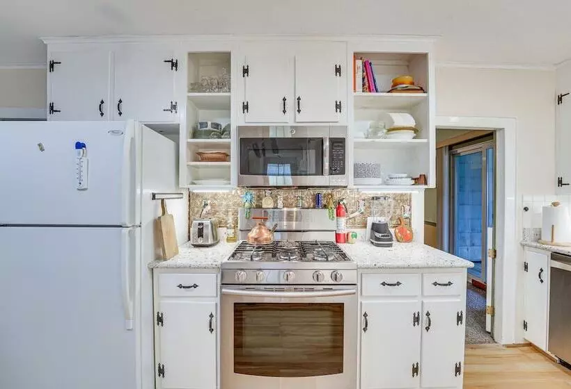 Pet Friendly Franklinville Farmhouse W/ Sunroom!