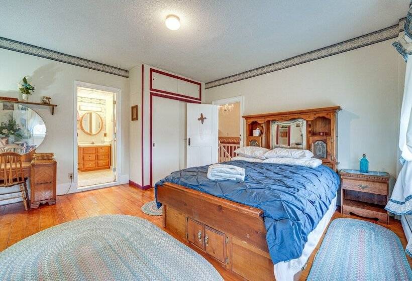 Pet Friendly Franklinville Farmhouse W/ Sunroom!