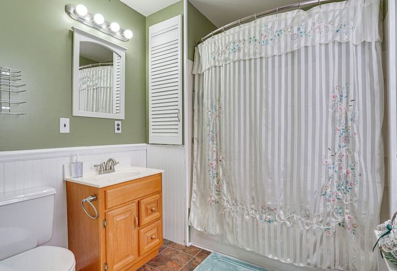 Pet Friendly Franklinville Farmhouse W/ Sunroom!