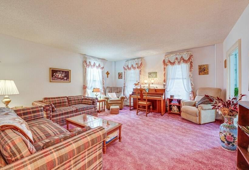 Pet Friendly Franklinville Farmhouse W/ Sunroom!