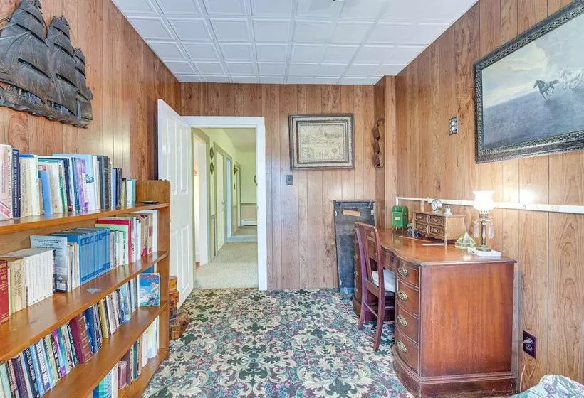 Pet Friendly Franklinville Farmhouse W/ Sunroom!