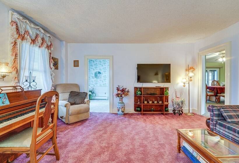 Pet Friendly Franklinville Farmhouse W/ Sunroom!