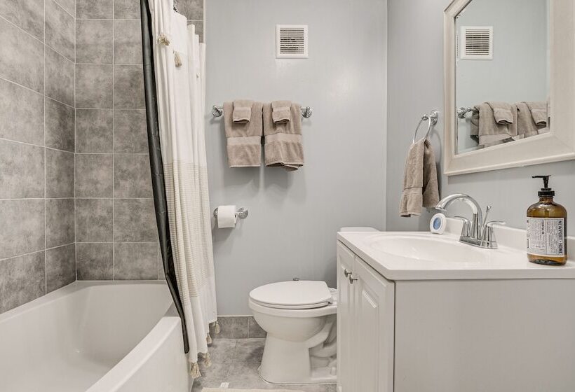 Pet Friendly Georgia Home W/ Patio, Near Golfing!