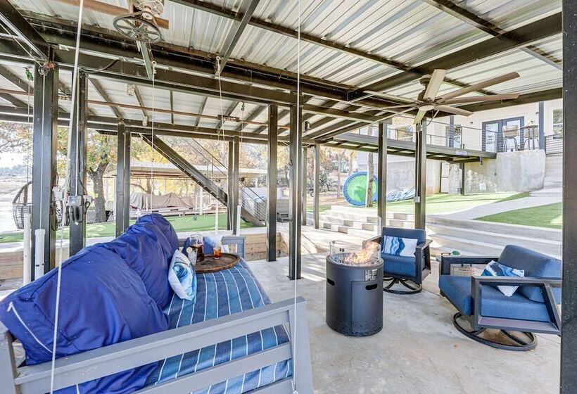 Pet Friendly Lake Lbj Retreat W/ Deck & Hot Tub!