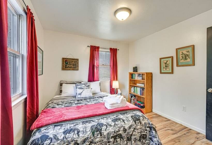 Pet Friendly Otto Home   Fire Pit & Mountain Views