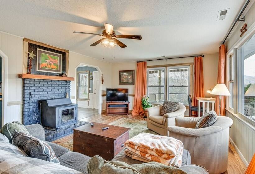 Pet Friendly Otto Home   Fire Pit & Mountain Views