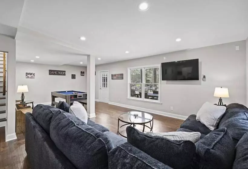 Porch Paradise By Avantstay New Pool, Firepit