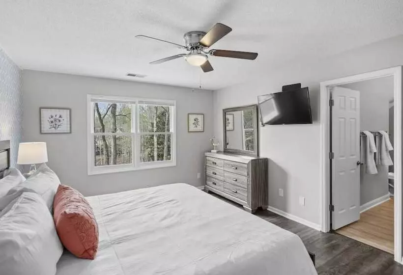 Porch Paradise By Avantstay New Pool, Firepit