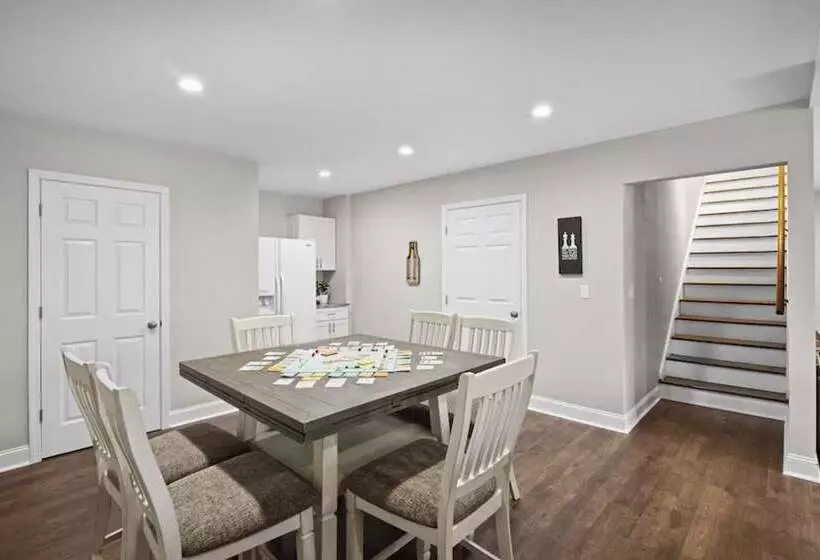 Porch Paradise By Avantstay New Pool, Firepit