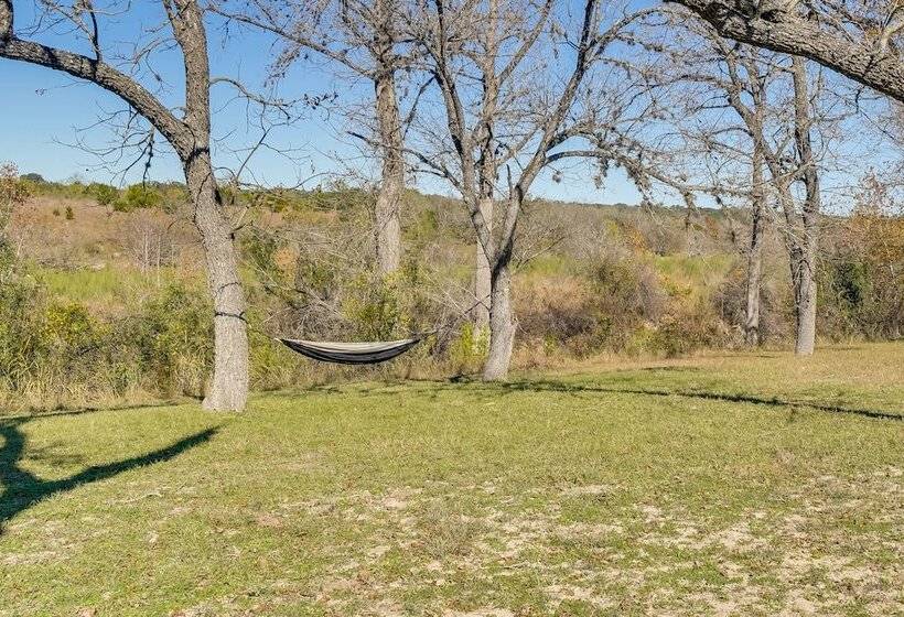 Quiet Bandera Country Home W/ Medina River Access!