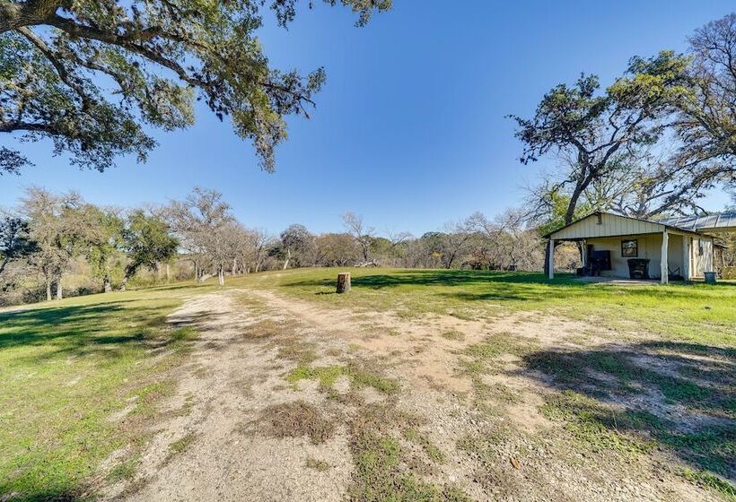Quiet Bandera Country Home W/ Medina River Access!