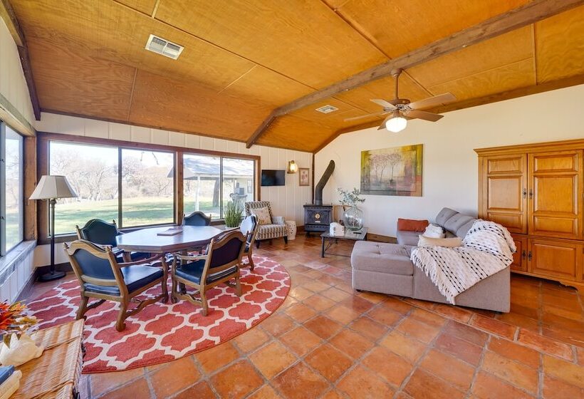 Quiet Bandera Country Home W/ Medina River Access!