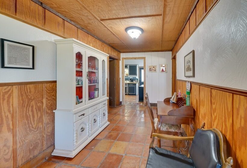 Quiet Bandera Country Home W/ Medina River Access!