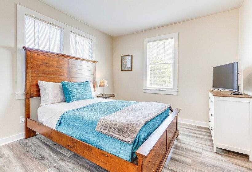 Quiet Grove Hill Cottage W/ Wraparound Deck!