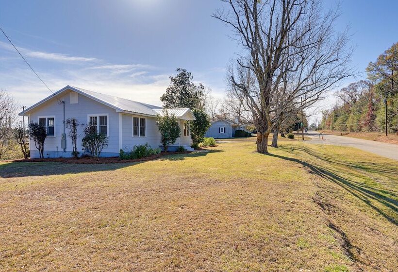 Quiet Grove Hill Cottage W/ Wraparound Deck!