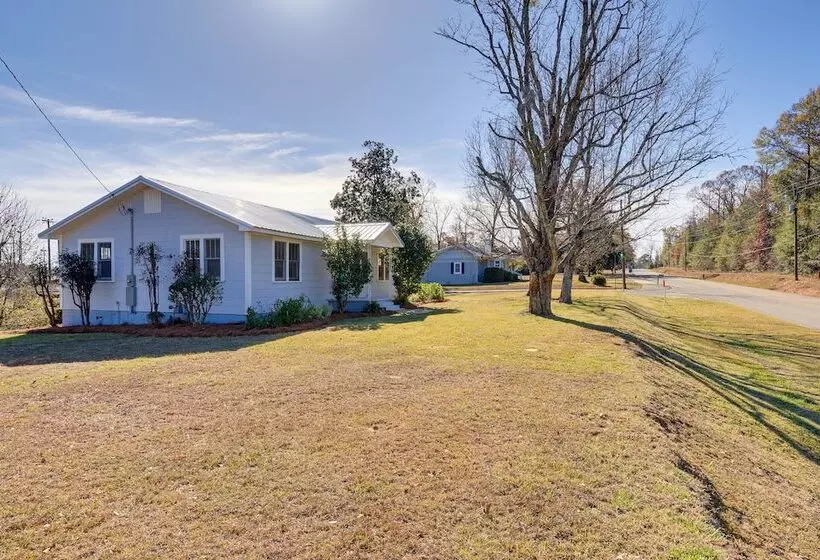 Quiet Grove Hill Cottage W/ Wraparound Deck!