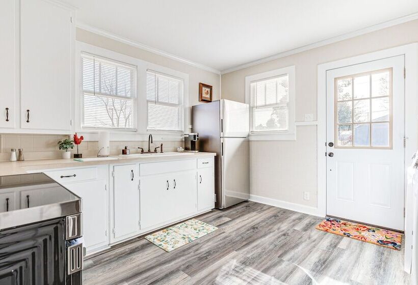 Quiet Grove Hill Cottage W/ Wraparound Deck!