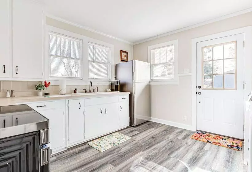 Quiet Grove Hill Cottage W/ Wraparound Deck!