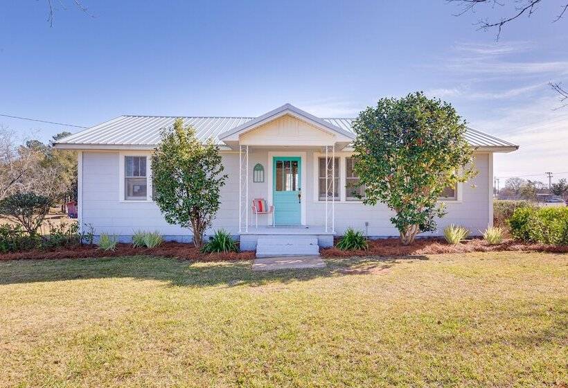 Quiet Grove Hill Cottage W/ Wraparound Deck!