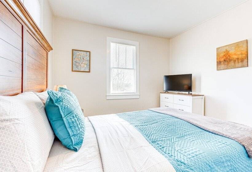 Quiet Grove Hill Cottage W/ Wraparound Deck!