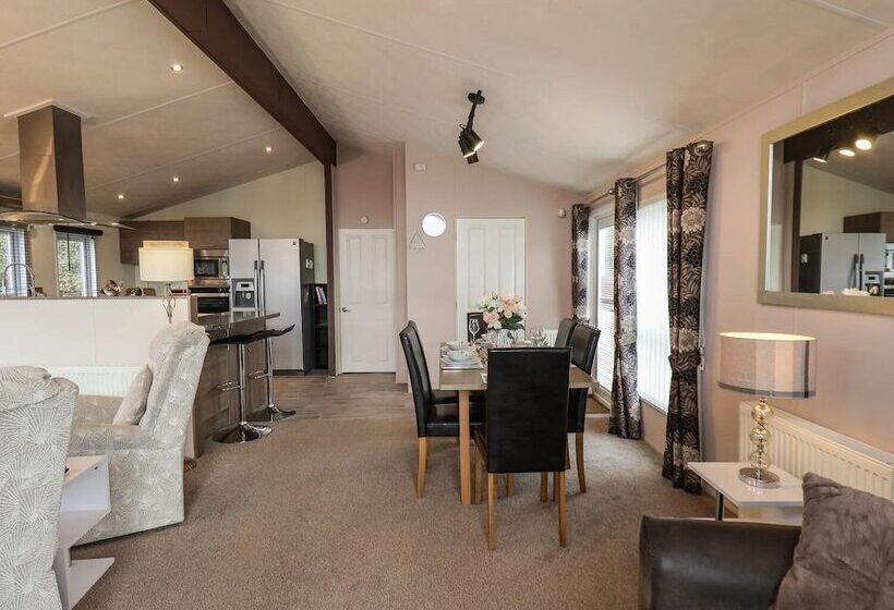 Резиденция Evergreen Pines Cayton Bay Holiday Park