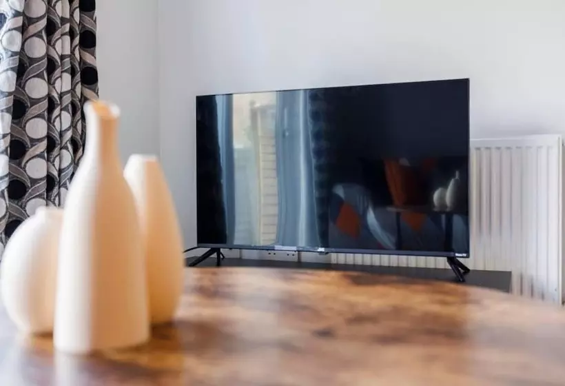 Residenssi Remarkable 2  Bed House In Barking Essex