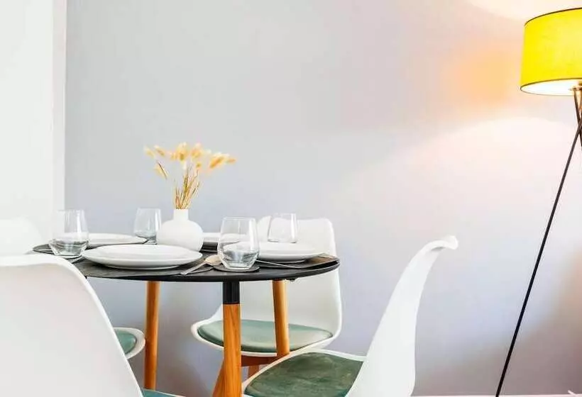 Residenssi Remarkable 2  Bed House In Barking Essex