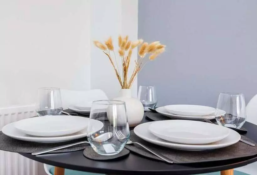 Residenssi Remarkable 2  Bed House In Barking Essex