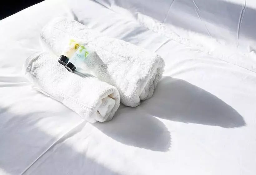 Residenssi Remarkable 2  Bed House In Barking Essex