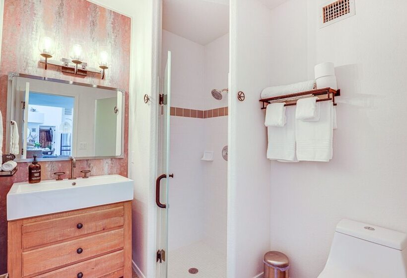 Sierra Vista Home W/ Private Pool & Game Room