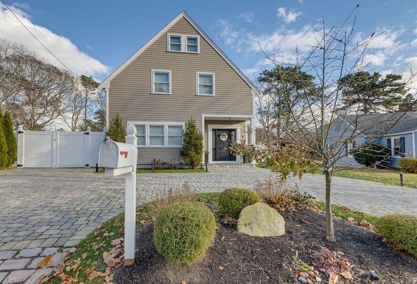 Modern Cape Cod Home W/ Patio: 2 Mi To Beaches!