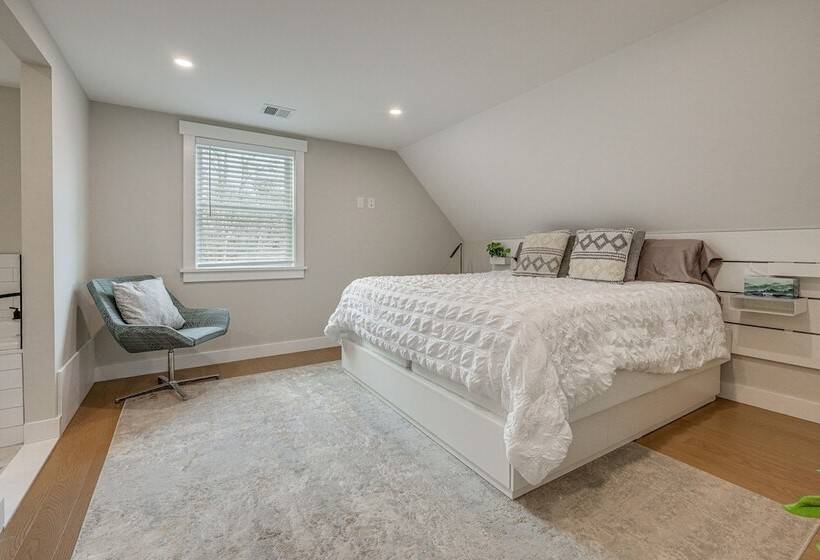 Modern Cape Cod Home W/ Patio: 2 Mi To Beaches!