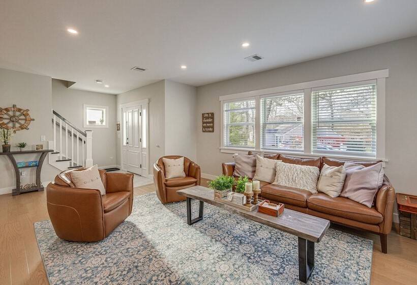 Modern Cape Cod Home W/ Patio: 2 Mi To Beaches!