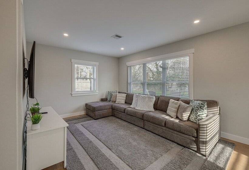 Modern Cape Cod Home W/ Patio: 2 Mi To Beaches!