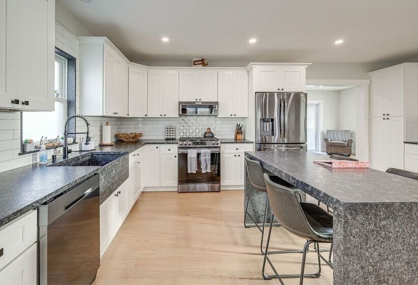 Modern Cape Cod Home W/ Patio: 2 Mi To Beaches!