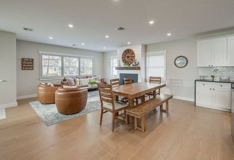 Modern Cape Cod Home W/ Patio: 2 Mi To Beaches!