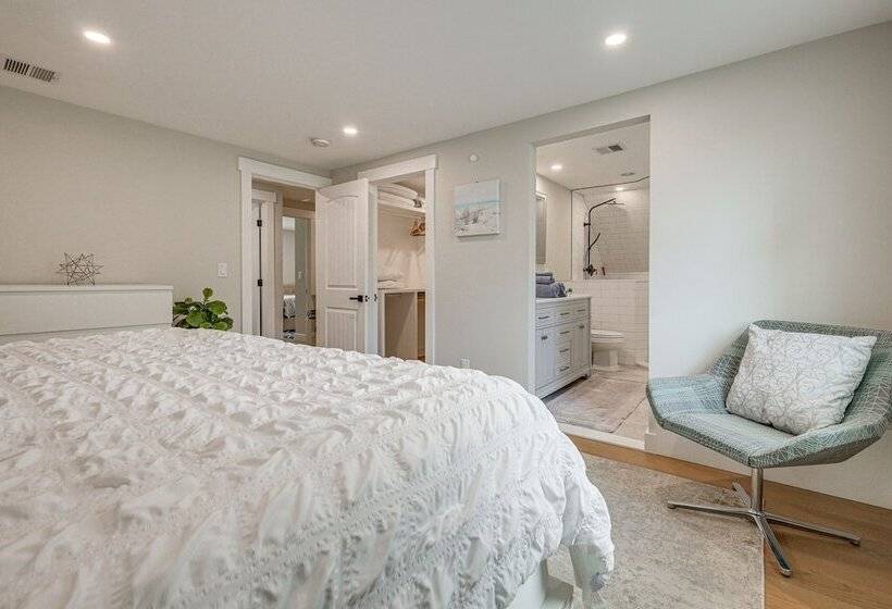 Modern Cape Cod Home W/ Patio: 2 Mi To Beaches!