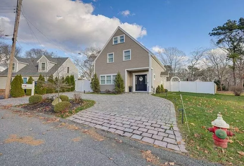 Modern Cape Cod Home W/ Patio: 2 Mi To Beaches!