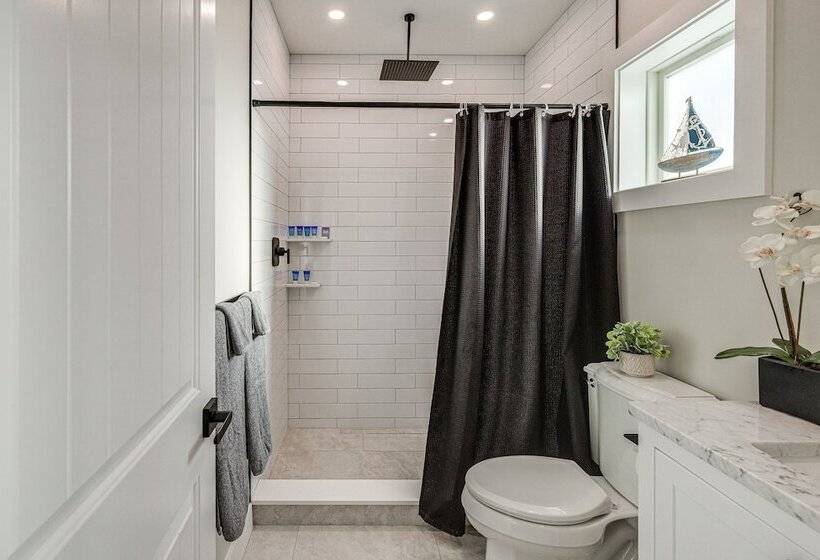 Modern Cape Cod Home W/ Patio: 2 Mi To Beaches!