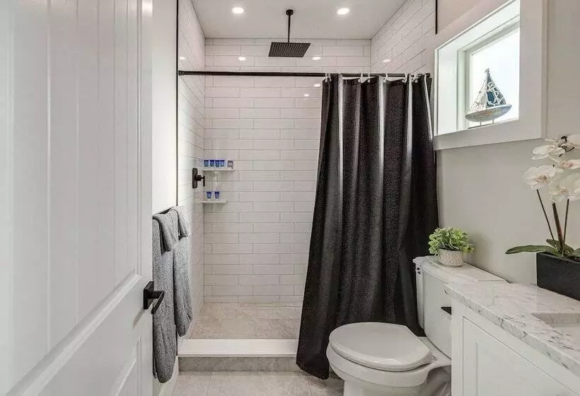 Modern Cape Cod Home W/ Patio: 2 Mi To Beaches!