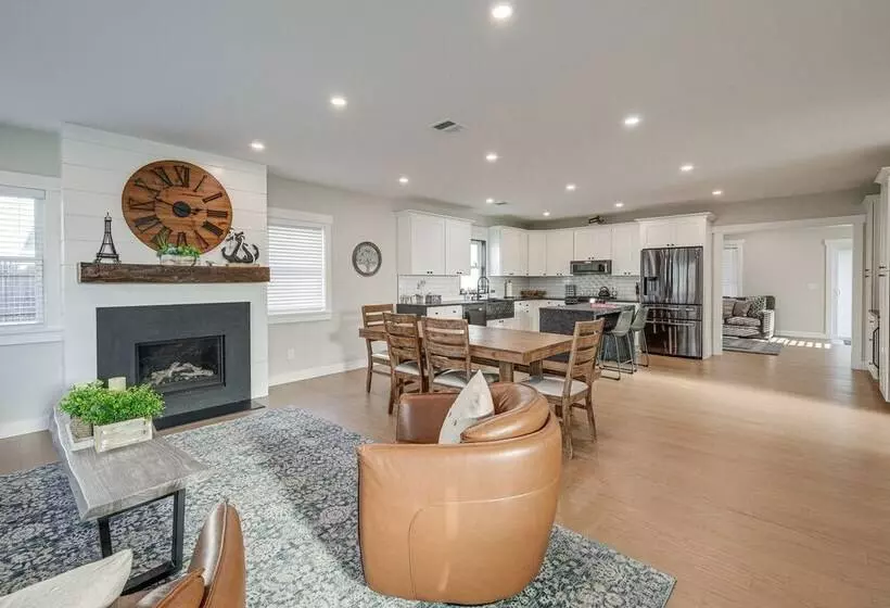 Modern Cape Cod Home W/ Patio: 2 Mi To Beaches!