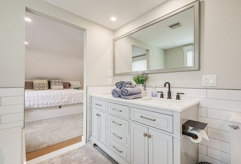 Modern Cape Cod Home W/ Patio: 2 Mi To Beaches!