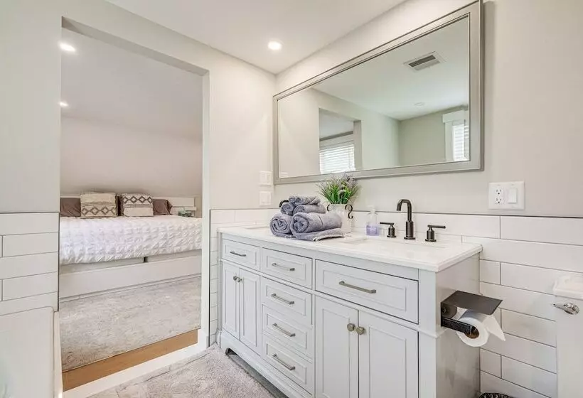 Modern Cape Cod Home W/ Patio: 2 Mi To Beaches!