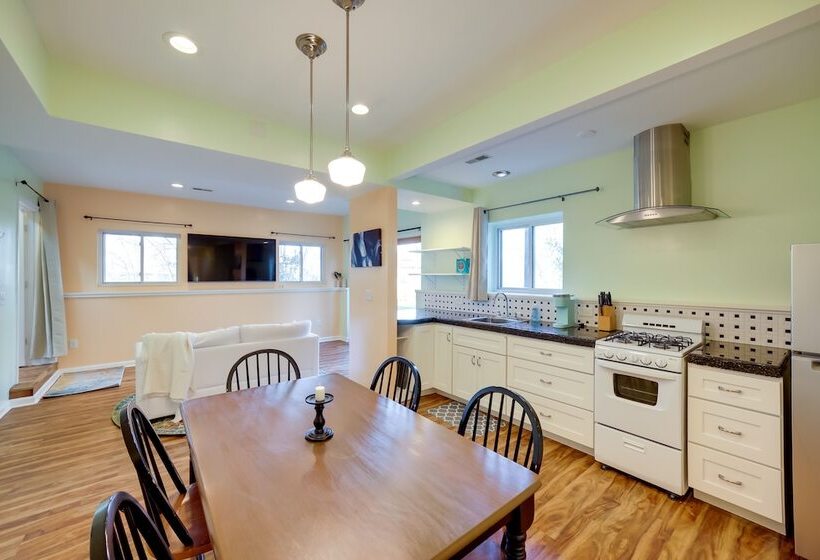 Spacious Rockford Retreat: Walk Downtown!