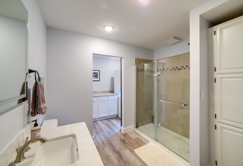 Spacious Rockford Retreat: Walk Downtown!